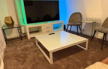 Wakefield 2-Bedroom Group Stay Near Trinity Walk