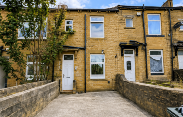 Modern 2-Bedroom Bradford House with Parking