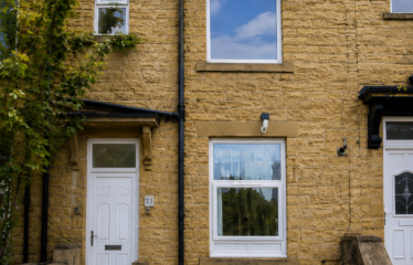 Modern 2-Bedroom Bradford House with Parking
