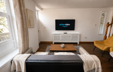 Modern 2-Bedroom Bradford House with Parking