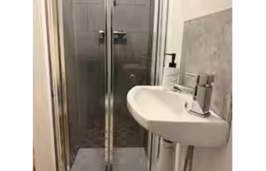 Wakefield 2-Bedroom Group Stay Near Trinity Walk