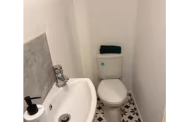 Wakefield 2-Bedroom Group Stay Near Trinity Walk