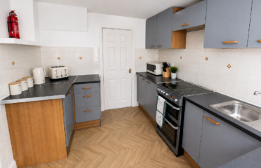 Huddersfield Serviced House for Families & Contractors