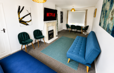 Huddersfield Serviced House for Families & Contractors